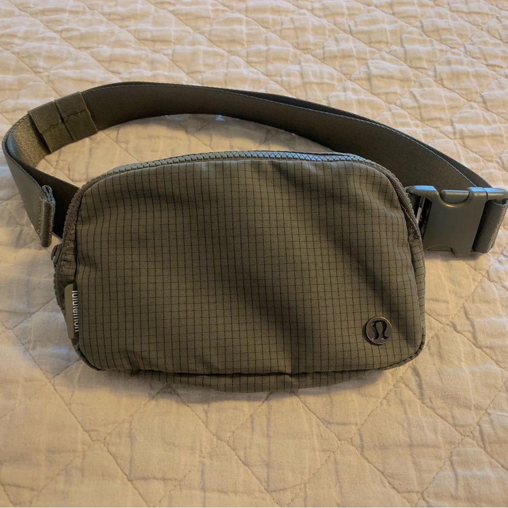 Lululemon Everywhere Belt Bag 1L